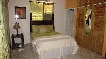 Rafjam Bed And Breakfast Kingston Hotel